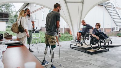 Шахтар з Донеччини, що отримав травму спини унаслідок російського обстрілу, став інструктором для людей на візку Шахтар з Донеччини, що отримав травму спини унаслідок російського обстрілу, став інструктором для людей на візку