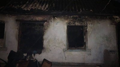 Вночі на Миколаївщині горів приватний будинок та два автомобілі