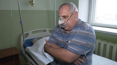 У Валерія двостороння пневмонія. У Валерія двостороння пневмонія.