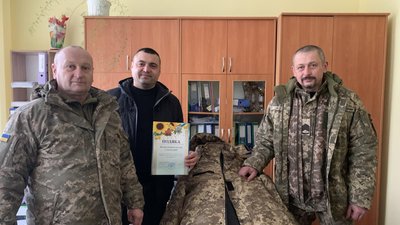 Подаруй тепло солдату: на Тернопільщині провели благодійну акцію Подаруй тепло солдату: на Тернопільщині провели благодійну акцію