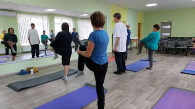 У Черкасах організували безкоштовні заняття з йоги для пенсіонерок У Черкасах організували безкоштовні заняття з йоги для пенсіонерок
