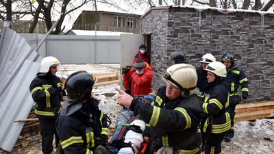 В Одесі в провулку Хуторському на будівельників обвалилася стіна. Є загиблий В Одесі в провулку Хуторському на будівельників обвалилася стіна. Є загиблий