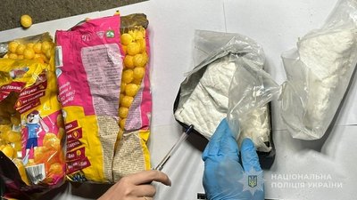 Кокаїн, кукурудзяні палички, поліція