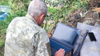 "Професор" проводить лекцію для студентів, будучи на позиці "Професор" проводить лекцію для студентів, будучи на позиці