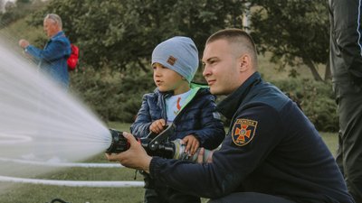 Врятувати ведмежа: у Черкасах ДСНСники провели змагання для дітей