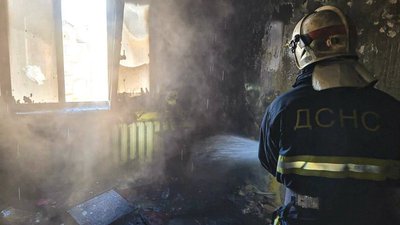 Були вдома самі: на Київщині врятували двох дітей із задимленої квартири