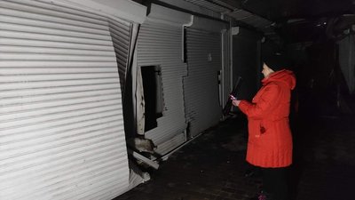 На Центральному ринку у Луцьку розгромлені кіоски, поліція та підприємці На Центральному ринку у Луцьку розгромлені кіоски, поліція та підприємці