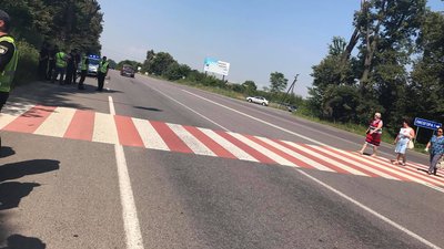 Під Вінницею АТОвці перекривали дорогу: що вимагали Під Вінницею АТОвці перекривали дорогу: що вимагали