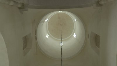Настінні написи, поховання князя, фрагменти Чесного хреста. Історія з найдавніших храмів України Настінні написи, поховання князя, фрагменти Чесного хреста. Історія з найдавніших храмів України