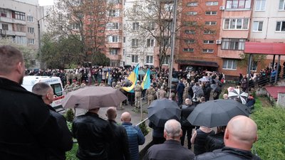 25 років служив у національній поліції. У Чернівцях прощались із загиблим військовим 25 років служив у національній поліції. У Чернівцях прощались із загиблим військовим