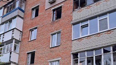 Пошкоджений будинок через атаку РФ, Суми, 17 жовтня, 2025 рік