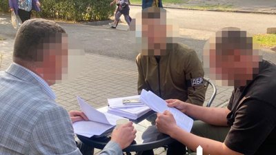 У Запоріжжі військком безпідставно вилучив у підприємства автомобілі на 11 млн грн