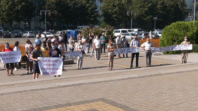 У Рівненській ОДА домовились з пікетувальниками про відкриття оздоровчих таборів