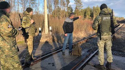 Двох жителів Київщини затримали у зоні відчуження Чорнобильської АЕС Двох жителів Київщини затримали у зоні відчуження Чорнобильської АЕС