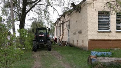 "Не корову в мене забрав Путін – ... він забрав матір". Жителька Чернігівщини розповіла, як загинула її мати "Не корову в мене забрав Путін – ... він забрав матір". Жителька Чернігівщини розповіла, як загинула її мати