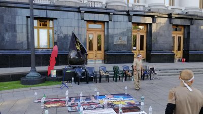 На 17-й день голодування побратими Сармата поспілкувалися з президентом Зеленським