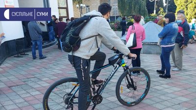 Черги до "Сумигазу". Споживачі скаржаться на завищені суми в платіжках Черги до "Сумигазу". Споживачі скаржаться на завищені суми в платіжках