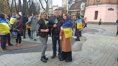 "Херсон — це Україна!": у Вінниці пройшла акція на підтримку деокупованого міста "Херсон — це Україна!": у Вінниці пройшла акція на підтримку деокупованого міста