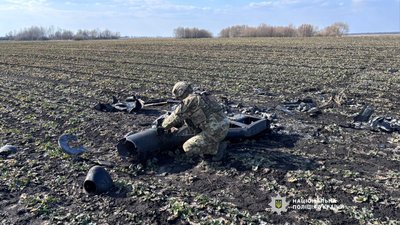 ППО на Чернігівщині: вибухотехніки поліції знешкодили бойову частину російського дрона