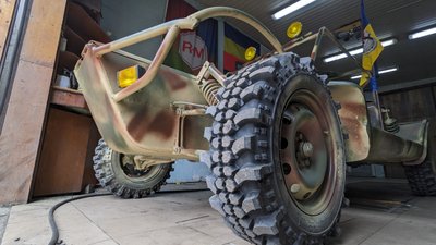 "Надійне та просте в експлуатації": запорізький автомайстер створив нове багі для військових