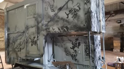 "Потрібно допомагати нашій армії": художник із Полтави маскує автівки для військових "Потрібно допомагати нашій армії": художник із Полтави маскує автівки для військових