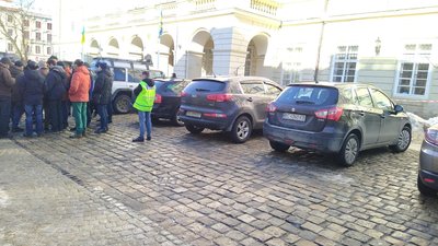 Львів’яни вийшли на протест через скасовані перепустки на в’їзд у центр міста Львів’яни вийшли на протест через скасовані перепустки на в’їзд у центр міста