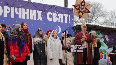 На Житомирщині встановили новий рекорд України – близько 4,5 годин співали колядки та щедрівки На Житомирщині встановили новий рекорд України – близько 4,5 годин співали колядки та щедрівки