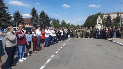 В Одеській області прощалися з військовим, який загинув на Донеччині В Одеській області прощалися з військовим, який загинув на Донеччині