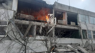 Росія завдала ударів керованими авіабомбами по Вільхуватці. Пожежа в ліцеї Росія завдала ударів керованими авіабомбами по Вільхуватці. Пожежа в ліцеї