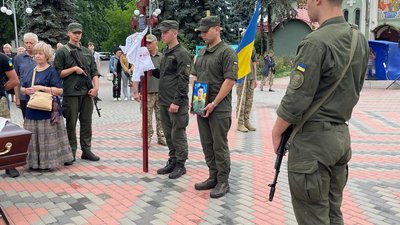 У Черкасах попрощались із загиблим в Оленівці підполковником У Черкасах попрощались із загиблим в Оленівці підполковником