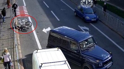 Водій Mercedes 