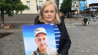 "Троянда пам'яті": у Бердичеві на Житомирщині висадили 160 квітів у пам'ять про загиблих захисників "Троянда пам'яті": у Бердичеві на Житомирщині висадили 160 квітів у пам'ять про загиблих захисників
