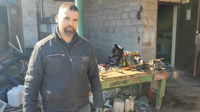 Житомирські волонтери виготовляють металеві пічки для військових Житомирські волонтери виготовляють металеві пічки для військових