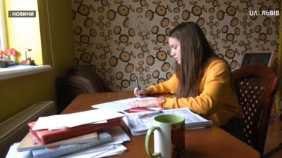Дистанційне навчання: як відбуваються уроки у львівських школярів