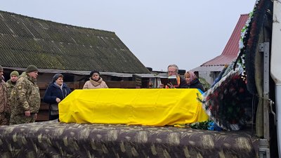 На Житомирщині після кількох місяців пошуків поховали полеглого воїна Романа Богодвида