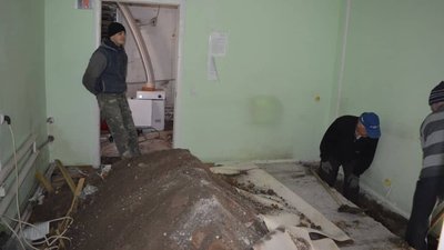 В Олександрівській громаді місцеві самотужки облаштовують гуртожиток для переселенців В Олександрівській громаді місцеві самотужки облаштовують гуртожиток для переселенців