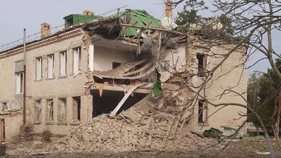 Пошкоджена школа в селі Дмирівка