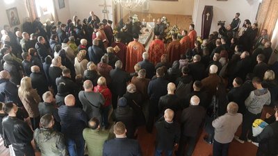 У Тернополі в останню дорогу провели бійця Андрія Мозіля