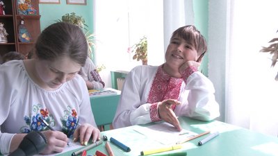 У прикарпатському селі Остриня виготовляють консервацію та пряники для військових У прикарпатському селі Остриня виготовляють консервацію та пряники для військових