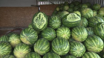 Луцька майстриня 12 років вирізає з фруктів та овочів кулінарні декорації Луцька майстриня 12 років вирізає з фруктів та овочів кулінарні декорації