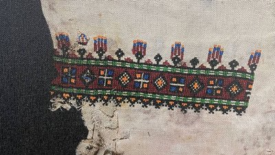 «Сорочка з тризубом, закопана під деревом». У Чернівцях представили виставку вишиття з українською символікою «Сорочка з тризубом, закопана під деревом». У Чернівцях представили виставку вишиття з українською символікою
