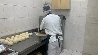 Хотіли працювати, щоб відволіктися: історія пекарок з Донеччини, які переїхали в Ужгород Хотіли працювати, щоб відволіктися: історія пекарок з Донеччини, які переїхали в Ужгород