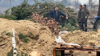 Допомагають добровольці: як прикордоння Рівненщини готують до оборони Допомагають добровольці: як прикордоння Рівненщини готують до оборони