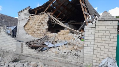 “Дому немає, Свєти немає. Завалило повністю. Я нічого не міг зробити”. Очевидці про обстріли у Херсоні “Дому немає, Свєти немає. Завалило повністю. Я нічого не міг зробити”. Очевидці про обстріли у Херсоні