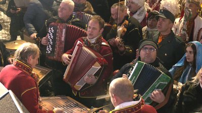 Встановили рекорд України. На Франківщині майже 4,5 тис. людей заколядували "Нову радість" Встановили рекорд України. На Франківщині майже 4,5 тис. людей заколядували "Нову радість"
