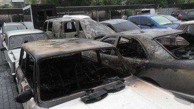 У Херсоні вночі згоріло 9 автомобілів. Поліція встановлює обставини підпалу У Херсоні вночі згоріло 9 автомобілів. Поліція встановлює обставини підпалу