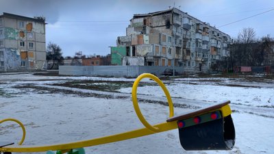 Будинки на вулиці Баленка, куди влучила ракета