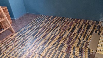 Волинянин тягнув через кордон шість ящиків цигарок