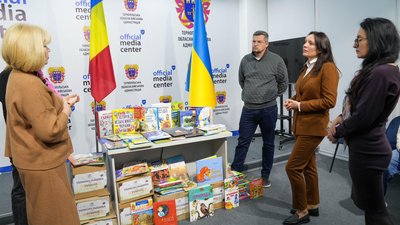 тернопільщина передала понад 500 книжок для українських дітей в румунії