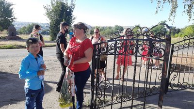 У школі села Соколівське Кропивницького району лінійка тривала 15 хвилин У школі села Соколівське Кропивницького району лінійка тривала 15 хвилин